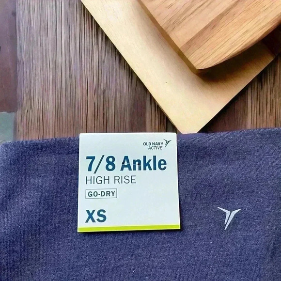 NWT Old Navy Women’s Size XS 7/8 Ankle High-Rise, Go Dry Leggings. Pink/Purple - Picture 2 of 5